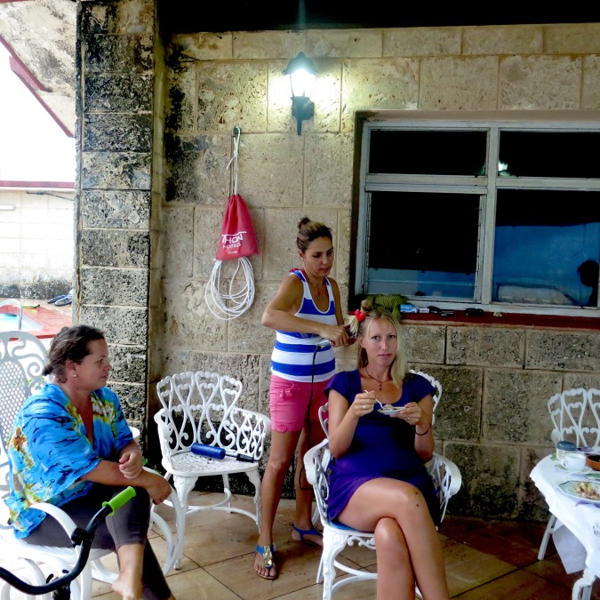 It´s difficult to find a good pair of scissors for cutting hair in Cuba. Joandra and Dayami is trying to transform me into ac cuban girl.